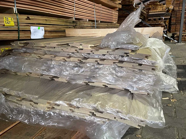 Guyana ipé voorvergrijsd gecoate planken 21x97mm, lengte 365-460cm (89x) - afbeelding 3 van  3