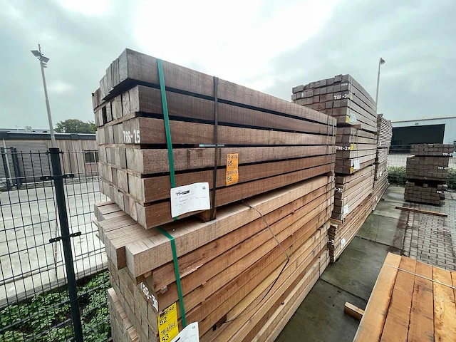 Guyana teak balken fijnbezaagd 2750x100x100mm (27x) - afbeelding 4 van  4
