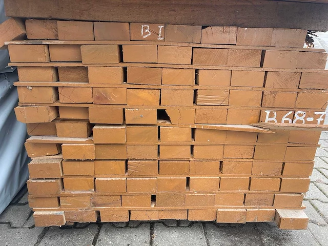 Guyana teak balken fijnbezaagd 3000-4500x100x50mm (99x) - afbeelding 3 van  3