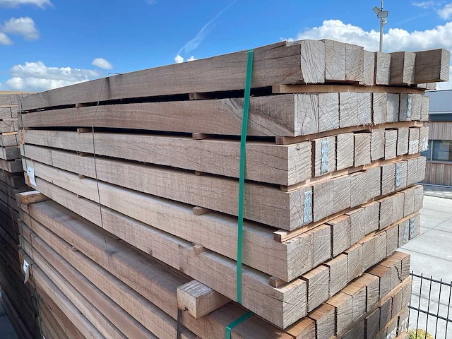 Guyana teak balken fijnbezaagd 3000x100x100mm (54x) - afbeelding 2 van  4