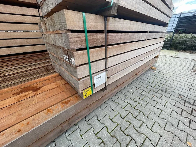 Guyana teak balken fijnbezaagd 3000x100x100mm (54x) - afbeelding 4 van  4