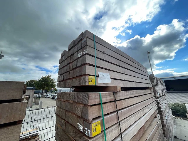 Guyana teak balken fijnbezaagd 3000x100x100mm (54x) - afbeelding 4 van  4