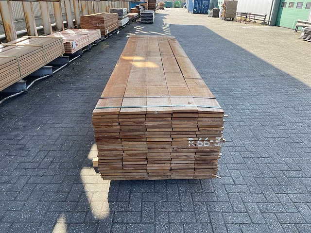 Guyana teak beschoeiingsplanken 1000-2500x200x20mm (130x) - afbeelding 1 van  4