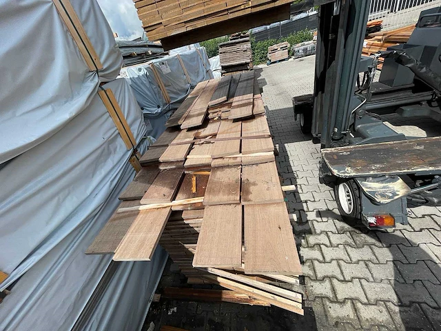 Guyana teak beschoeiingsplanken 1400-2750x200x20mm (35x) - afbeelding 1 van  3