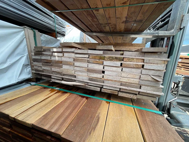 Guyana teak beschoeiingsplanken 3000x100x20mm (85x) - afbeelding 3 van  3