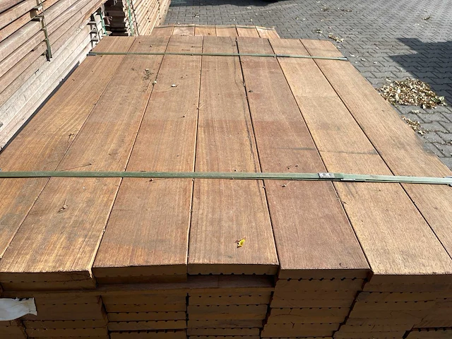 Guyana teak dekdelen 1250x145x27mm (154x) - afbeelding 1 van  3