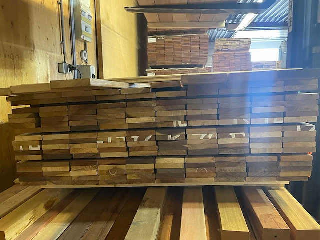 Guyana teak geschaafd 2000-2500x90x16mm (169x) - afbeelding 3 van  3