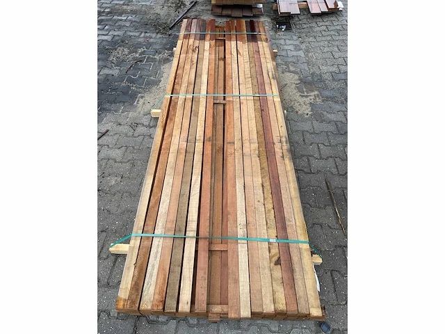 Guyana teak hardhouten palen fijnbezaagd, lengte 300cm (51x) - afbeelding 1 van  3