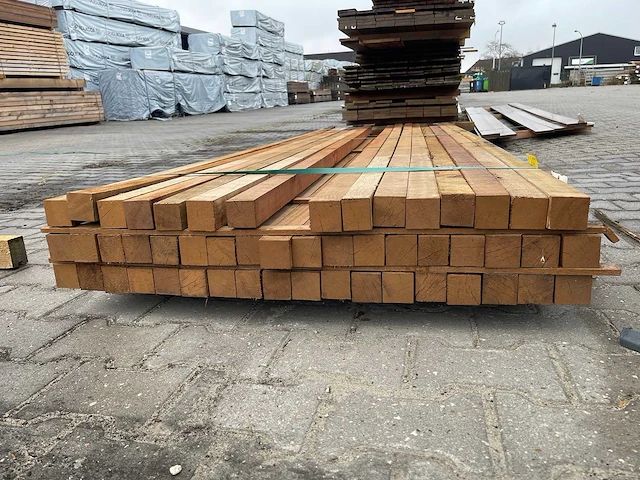 Guyana teak hardhouten palen fijnbezaagd, lengte 300cm (51x) - afbeelding 3 van  3