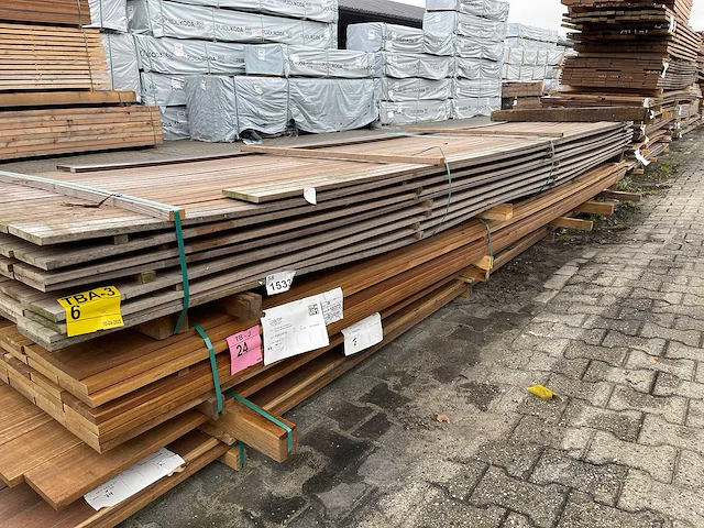 Guyana teak hardhouten planken geschaafd 16x140mm, lengte 450cm (56x) - afbeelding 2 van  3