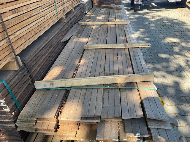 Guyana teak hardhouten planken geschaafd 16x140mm, lengte 450cm (92x) - afbeelding 1 van  3
