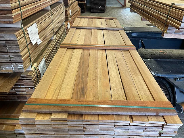 Guyana teak hardhouten planken geschaafd 16x90mm, lengte 300cm (172x) - afbeelding 1 van  3