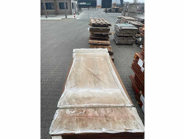 Guyana teak hardhouten planken geschaafd 21x120mm, lengte 245cm - afbeelding 1 van  3