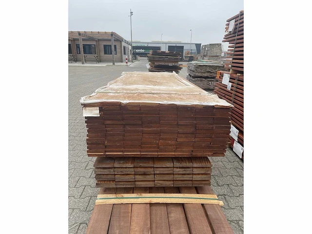 Guyana teak hardhouten planken geschaafd 21x120mm, lengte 245cm - afbeelding 2 van  3