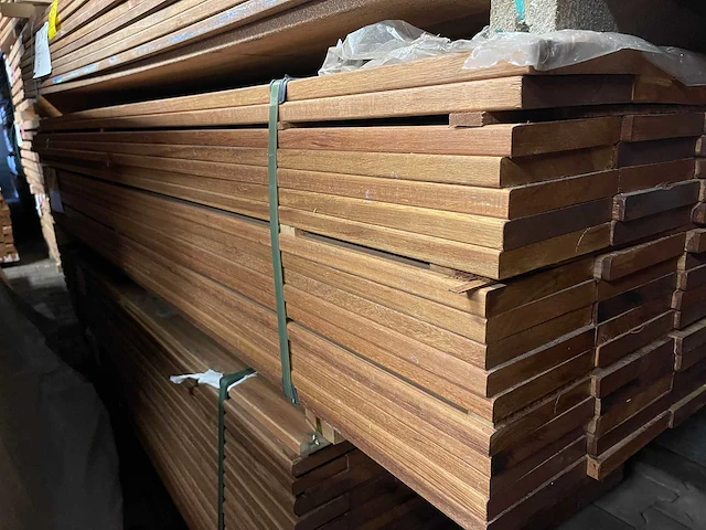 Guyana teak hardhouten planken geschaafd 21x145mm, lengte 215cm (119x) - afbeelding 4 van  4