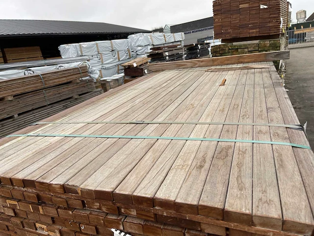 Guyana teak hardhouten planken geschaafd 21x40mm, lengte 185cm (189x) - afbeelding 1 van  3
