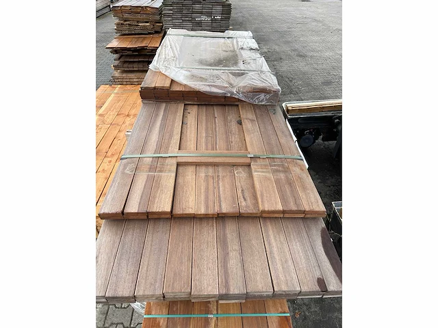 Guyana teak hardhouten planken geschaafd 21x90mm, lengte 155-275cm (80x) - afbeelding 1 van  3