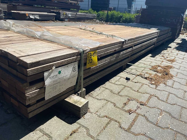 Guyana teak hardhouten planken geschaafd 27x70mm, lengte 335-400cm (101x( - afbeelding 2 van  3