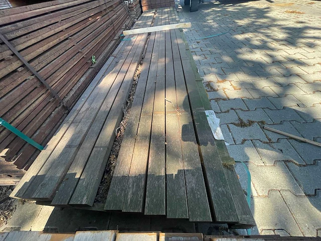 Guyana teak hardhouten regels geschaafd 45x70mm, lengte 185cm (37x) - afbeelding 1 van  3