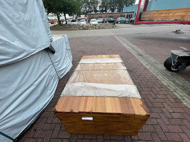 Guyana teak hardhouten vlonderplanken 21x145mm, lengte 245cm (79x) - afbeelding 1 van  4