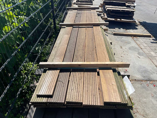 Guyana teak hardhouten vlonderplanken 21x145mm, lengte 400cm (19x) - afbeelding 1 van  3