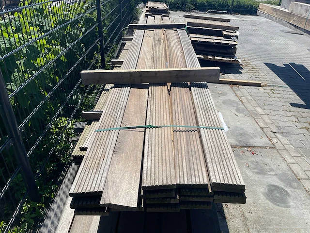 Guyana teak hardhouten vlonderplanken 21x145mm, lengte 500cm (18x) - afbeelding 1 van  3