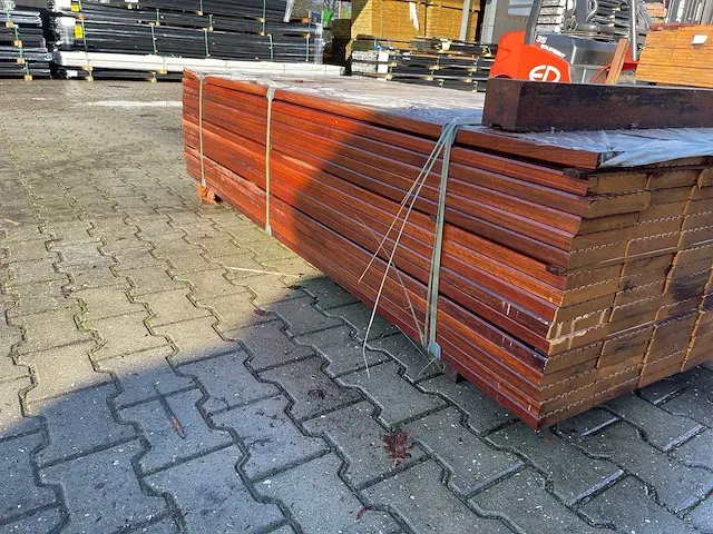 Guyana teak hardhouten vlonderplanken 27x145mm, lengte 215cm (112x) - afbeelding 1 van  3