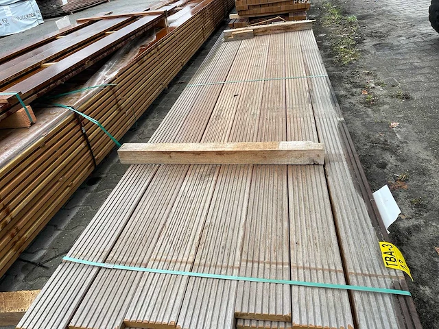 Guyana teak hardhouten vlonderplanken 27x145mm, lengte 400cm (21x) - afbeelding 1 van  3