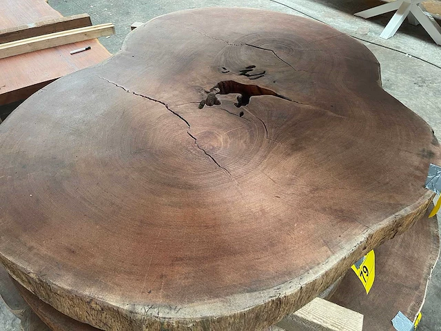 Guyana teak houten schijf 1100mm - afbeelding 2 van  3
