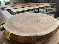 Guyana teak houten schijf 900mm - afbeelding 1 van  3