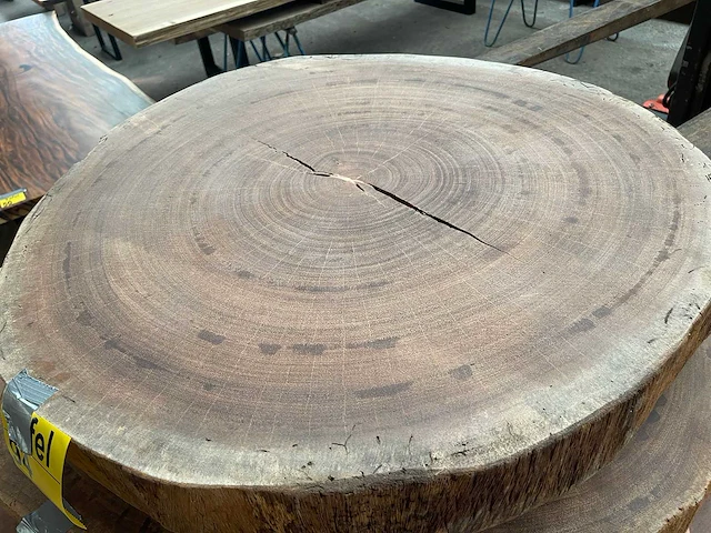 Guyana teak houten schijf 900mm - afbeelding 2 van  3