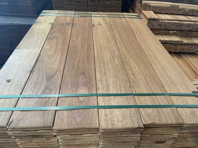 Guyana teak kopse veer en groef (buitenparket) 1250x145x21mm (120x) - afbeelding 1 van  3