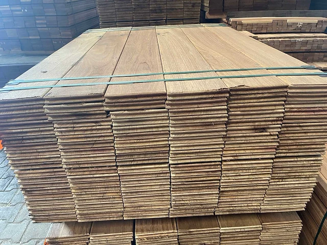 Guyana teak kopse veer en groef (buitenparket) 1250x145x21mm (120x) - afbeelding 3 van  3