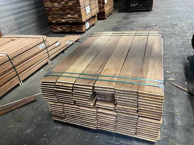 Guyana teak kopse veer en groef (buitenparket) 1250x145x21mm (120x) - afbeelding 1 van  3