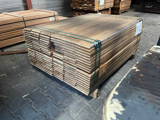 Guyana teak kopse veer en groef (buitenparket) 1250x145x21mm (120x) - afbeelding 2 van  3