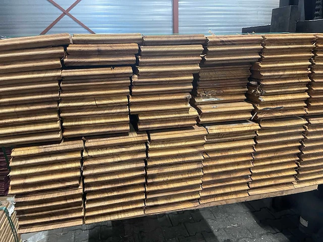 Guyana teak kopse veer en groef (buitenparket) 1250x145x21mm (120x) - afbeelding 3 van  3