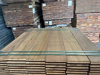 Guyana teak kopse veer en groef (buitenparket) 950x145x21mm (120x) - afbeelding 1 van  3