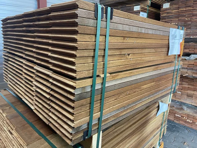 Guyana teak kopse veer en groef (buitenparket) 950x145x21mm (120x) - afbeelding 2 van  3