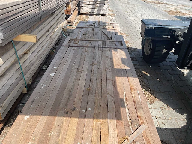 Guyana teak latten geschaafd 1850-3650x50x27mm (90x) - afbeelding 2 van  3