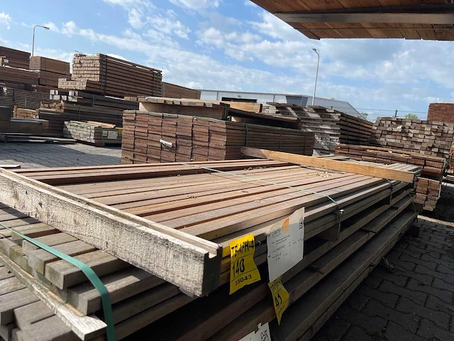 Guyana teak latten geschaafd 3050-3350x45x21mm (63x) - afbeelding 2 van  3