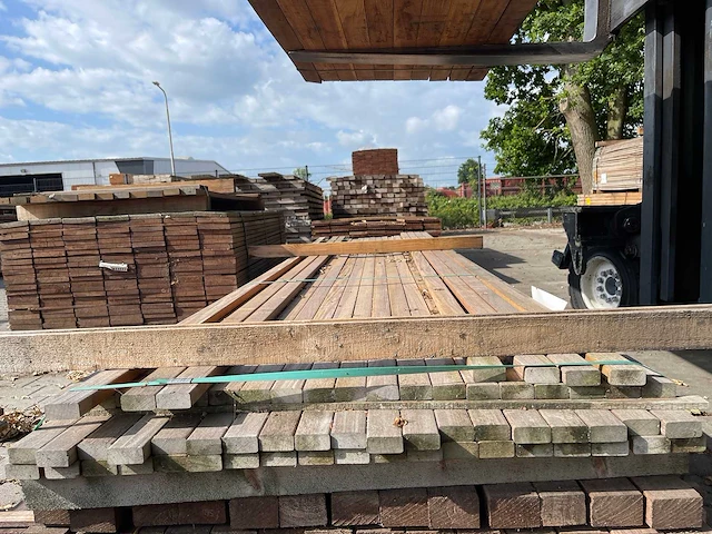 Guyana teak latten geschaafd 3050-3350x45x21mm (63x) - afbeelding 3 van  3