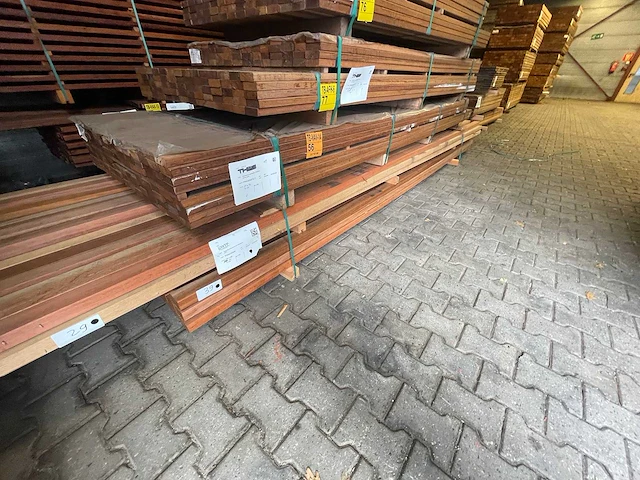 Guyana teak latten geschaafd 3050-3350x70x27mm (106x) - afbeelding 4 van  4