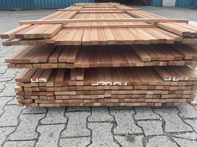 Guyana teak latten geschaafd 3350-4000x40x21mm (342x) - afbeelding 3 van  4