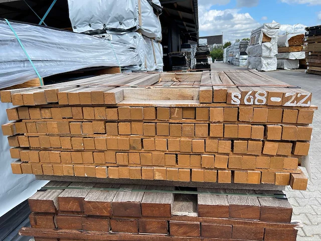 Guyana teak palen fijnbezaagd 1000-1500x40x40mm (138x) - afbeelding 3 van  3