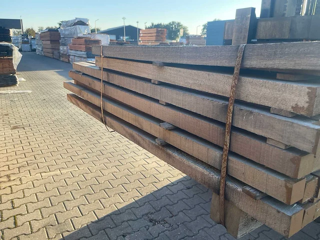 Guyana teak palen fijnbezaagd 1000-1500x40x40mm (138x) - afbeelding 2 van  3