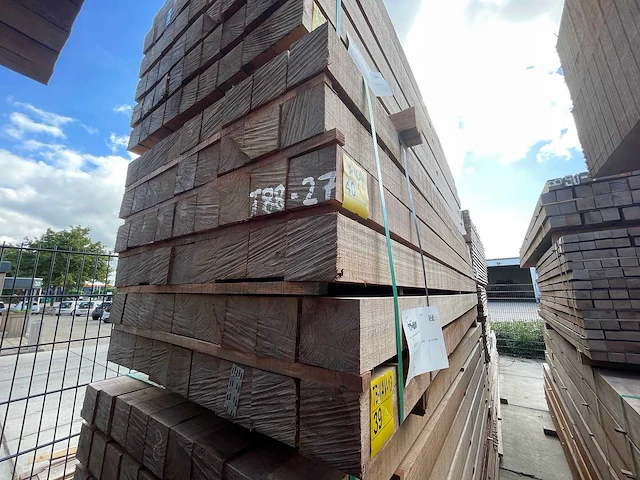 Guyana teak palen fijnbezaagd 3000x100x100mm (27x) - afbeelding 4 van  4