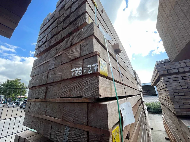Guyana teak palen fijnbezaagd 3000x100x100mm (27x) - afbeelding 4 van  4