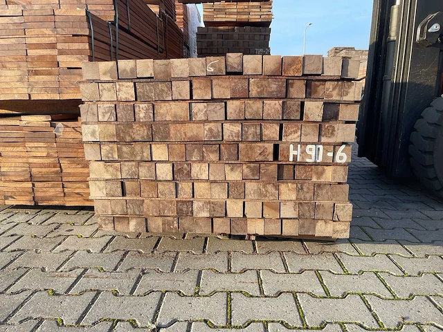 Guyana teak palen fijnbezaagd 3050x60x60mm (35x) - afbeelding 3 van  4
