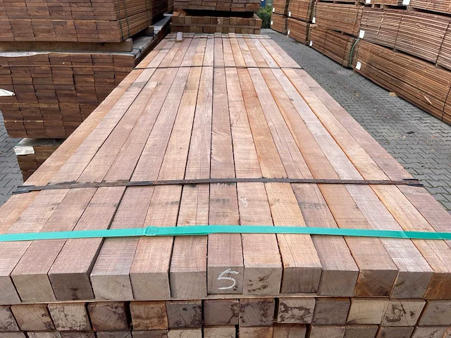 Guyana teak palen fijnbezaagd 3050x60x60mm (70x) - afbeelding 1 van  3