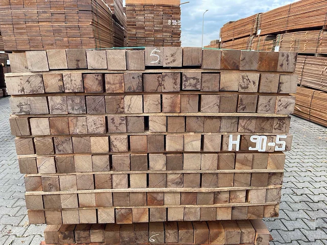 Guyana teak palen fijnbezaagd 3050x60x60mm (70x) - afbeelding 3 van  3